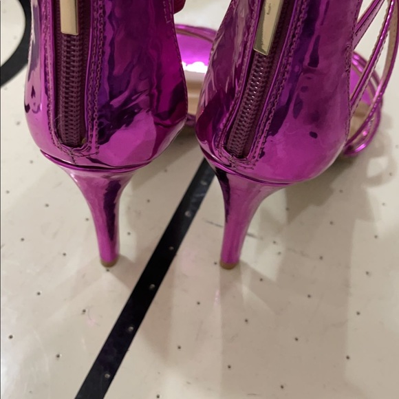 Shoe - Picture 3 of 4